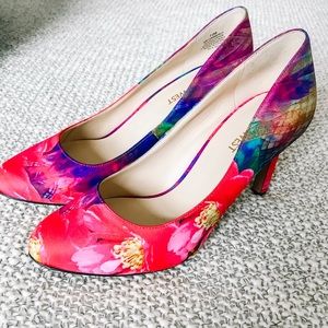 NWOT Nine West Multicolor Floral Heels